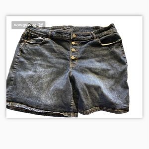 M Jeans by Maurices. Size 22, midrise, 7 inch inseam. Button fly.